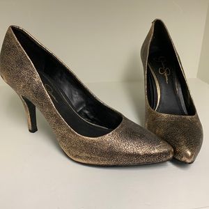Jessica Simpson high heel shoes. Size 9 1/2. Color: Black&Gold